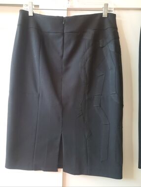 BCBG Perfect Condition Black Pencil Knee Length Skirt w/Cute Bow In The Back Sz4